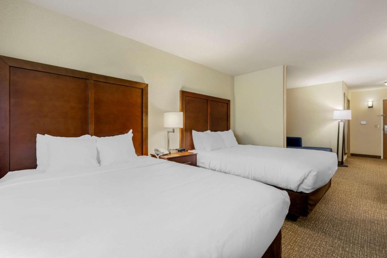 Comfort Suites Johnson Creek Conference Center Екстер'єр фото
